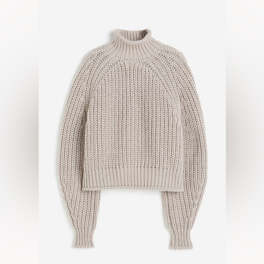 Knit Sweater (The color is the one in the covershot, Light Taupe)